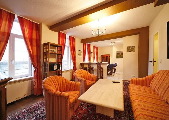 Am Holstentor لوبيك